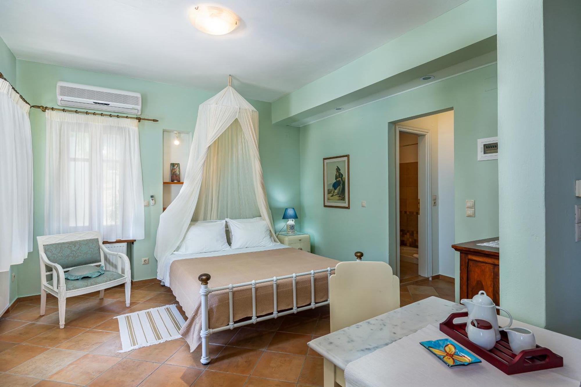 O Stolios Skopelos Town